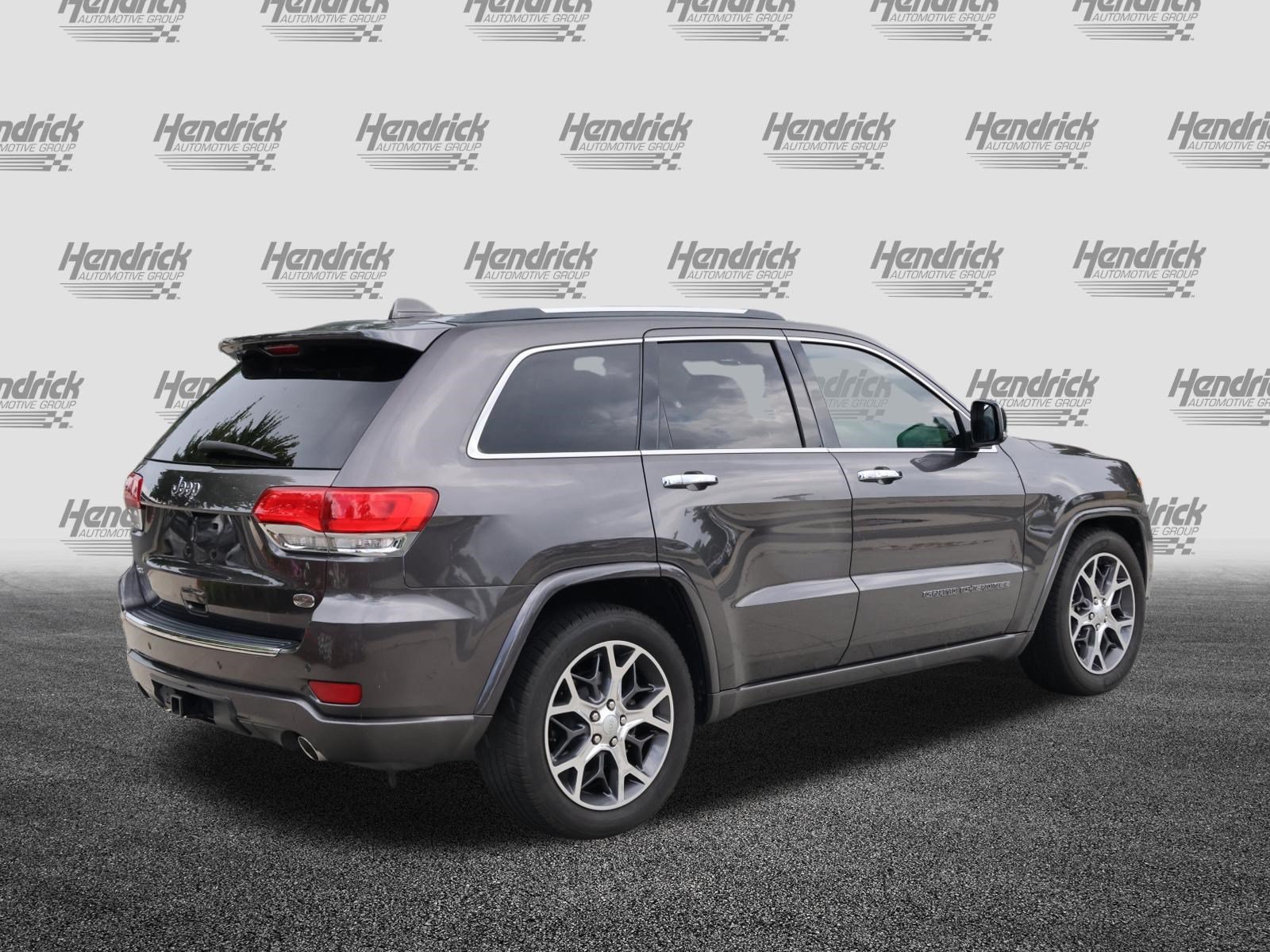 Used 2019 Jeep Grand Cherokee Overland AWD/4WD image 9