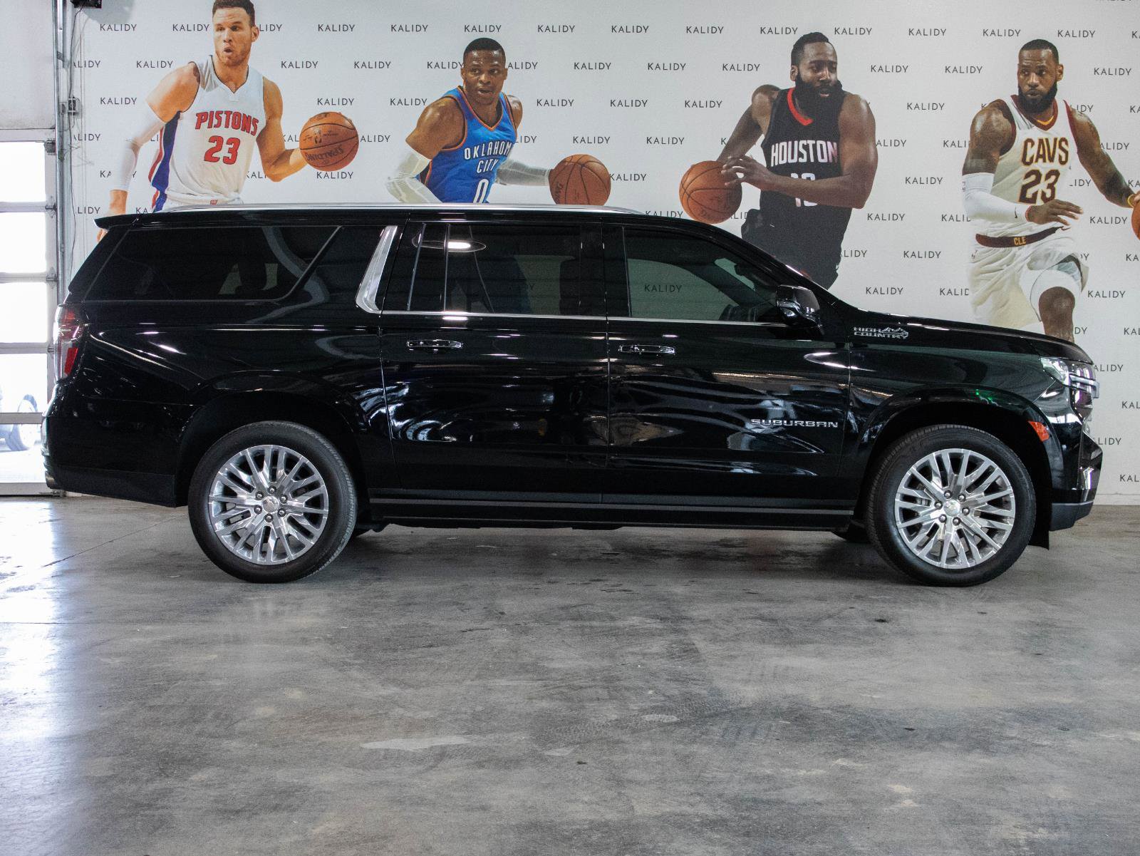 Used 2023 Chevrolet Suburban High Country AWD/4WD image 19