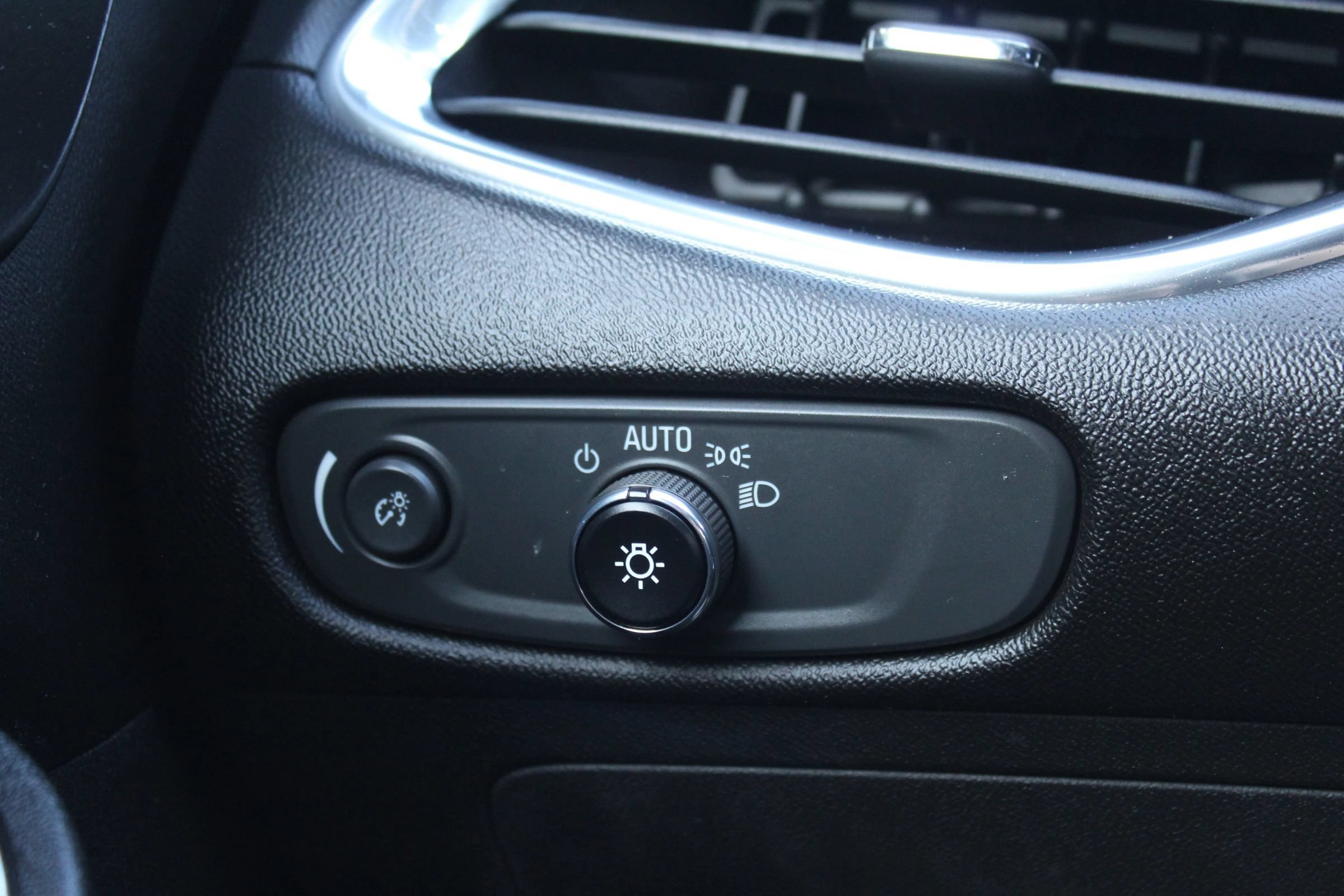 Used 2016 Chevrolet Malibu LT FWD image 25