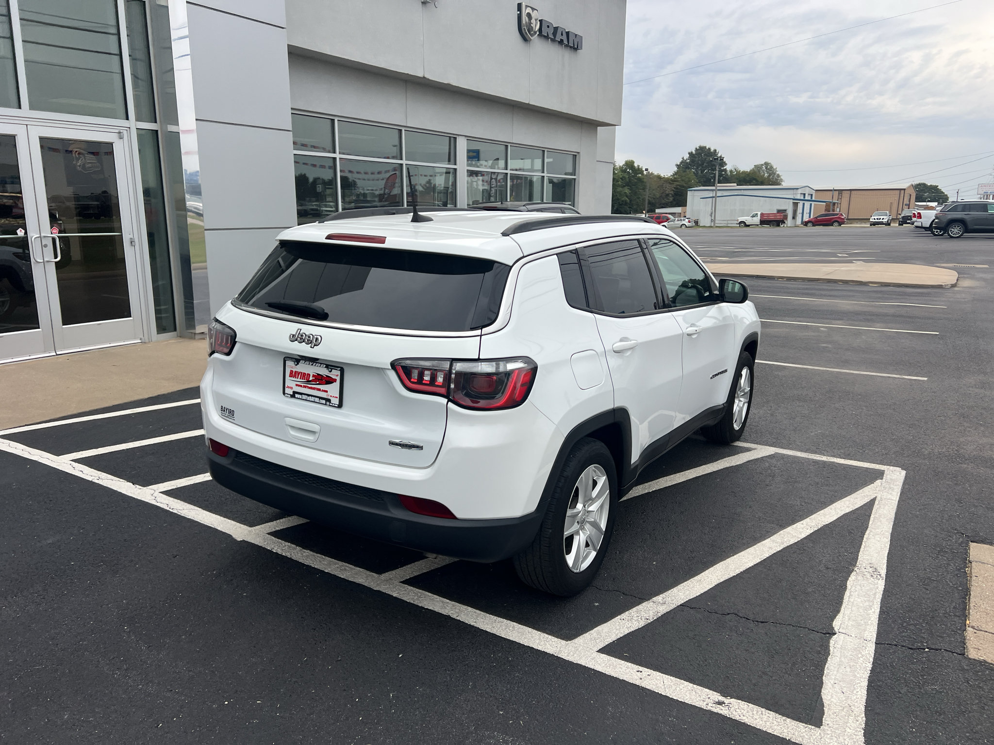 Used 2022 Jeep Compass Latitude FWD image 9