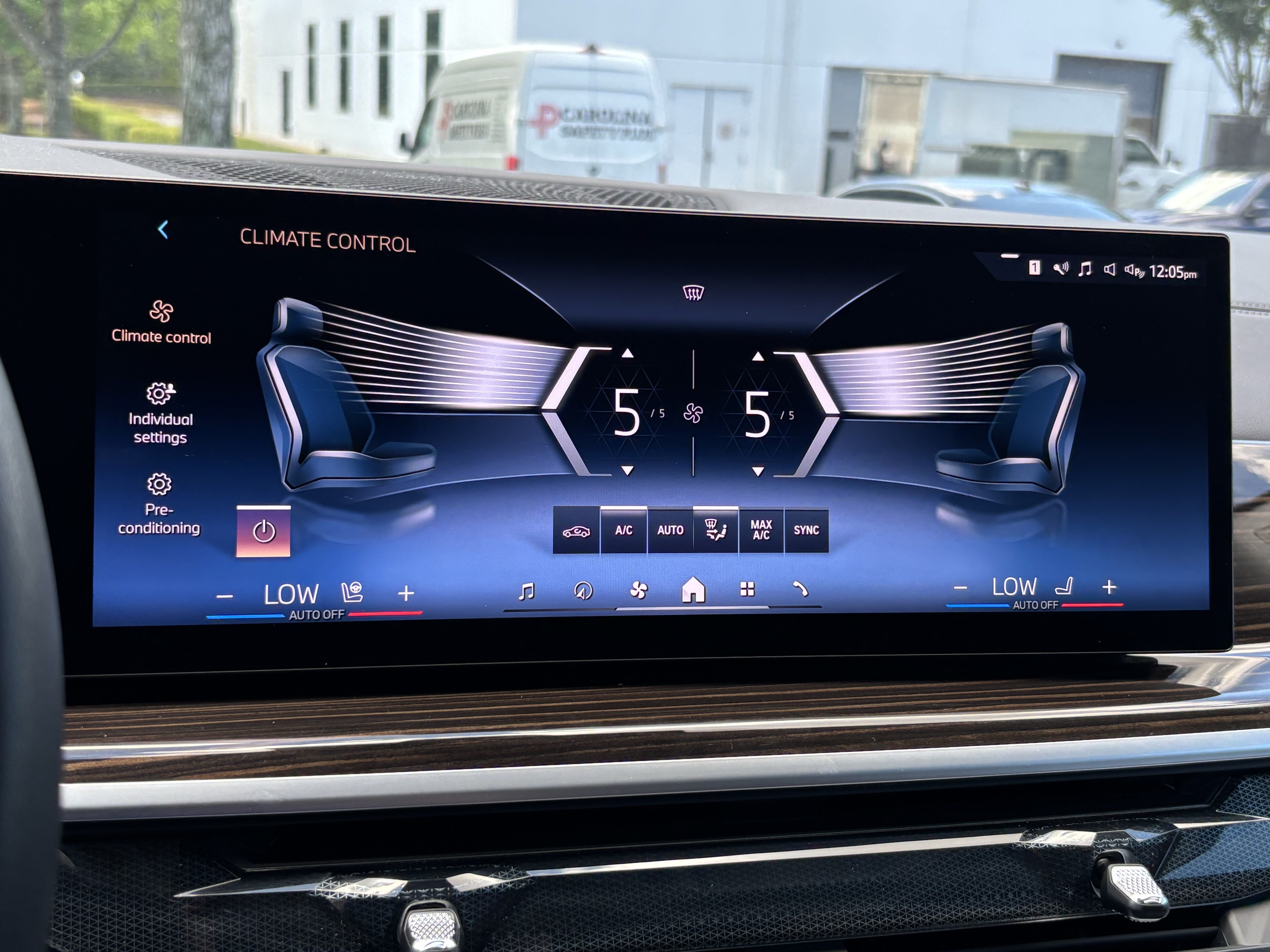 Certified 2025 BMW X7 xDrive40i AWD/4WD image 29
