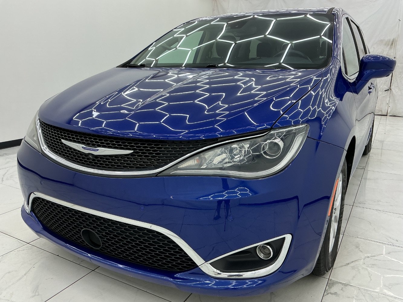Used 2020 Chrysler Pacifica Touring w/ Advanced Safetytec Group FWD image 1