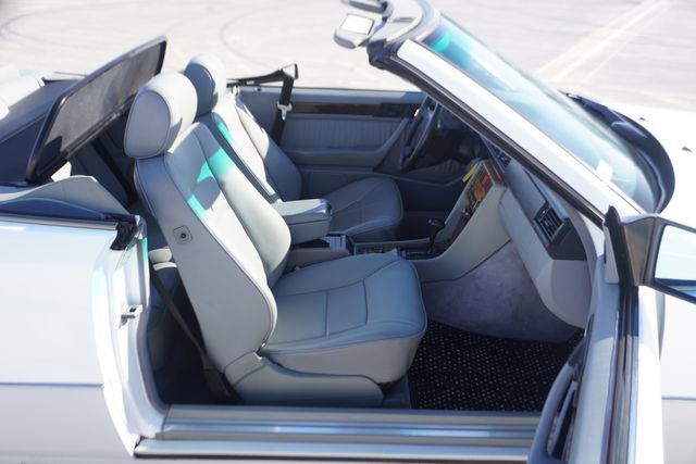 Used 1995 Mercedes-Benz E 320 Convertible image 28