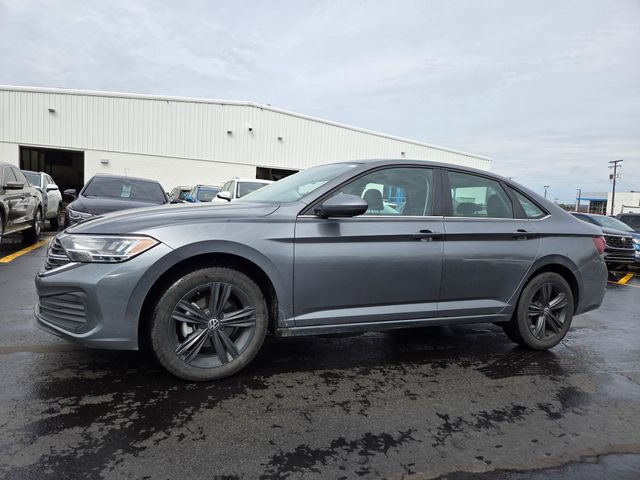 Used 2023 Volkswagen Jetta SE w/ Panoramic Sunroof Package