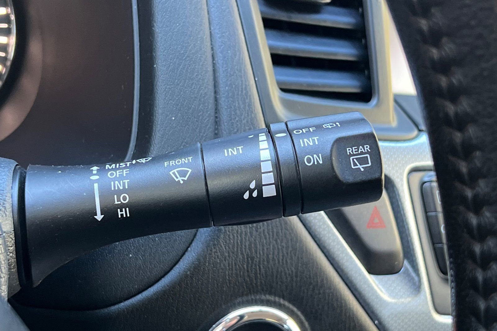 Used 2018 Nissan Pathfinder SL image 36