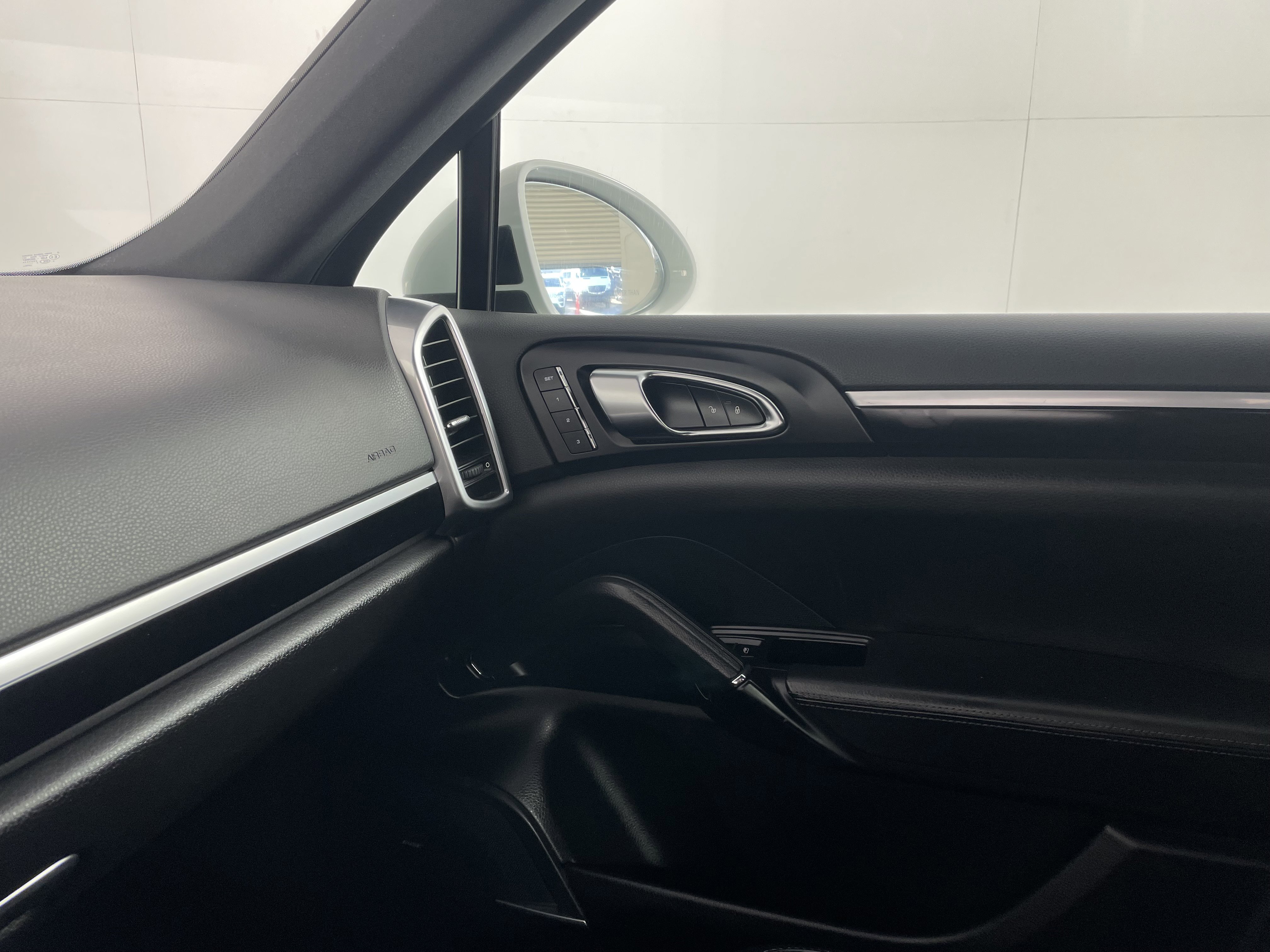 Certified 2018 Porsche Cayenne Platinum Edition image 14