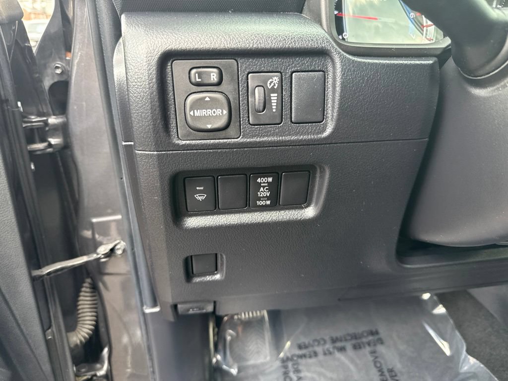 Used 2018 Toyota 4Runner SR5 AWD/4WD image 17