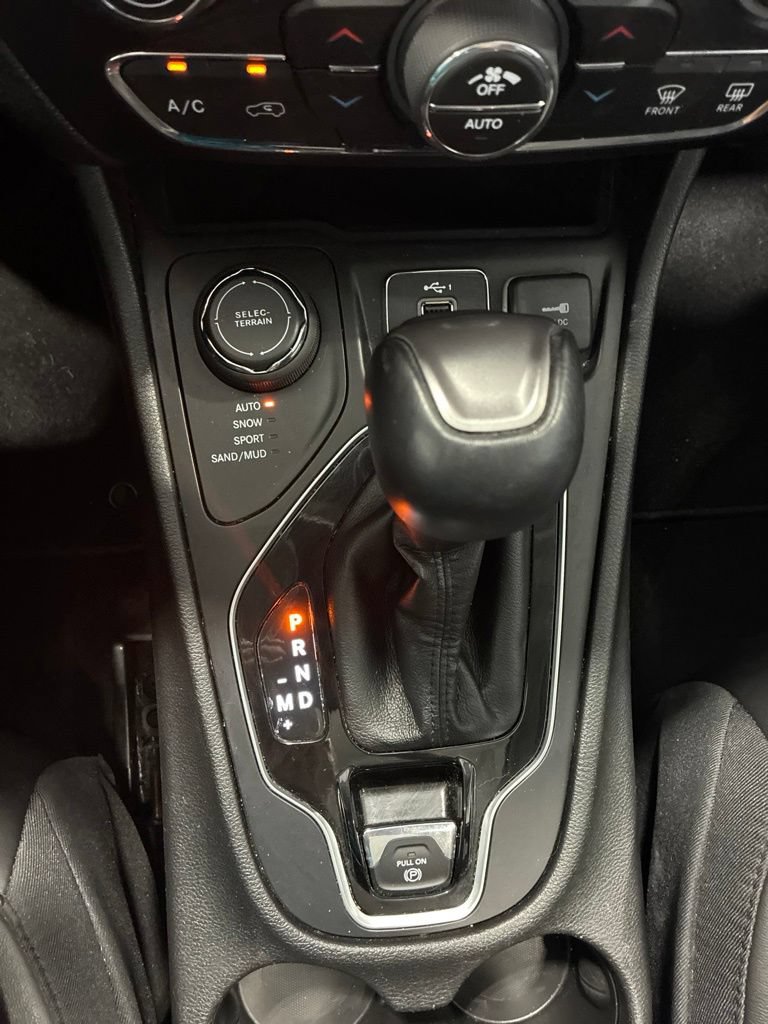 Used 2021 Jeep Cherokee Limited AWD/4WD image 26