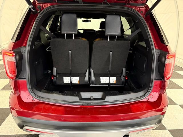 Used 2017 Ford Explorer XLT w/ Equipment Group 202A image 4
