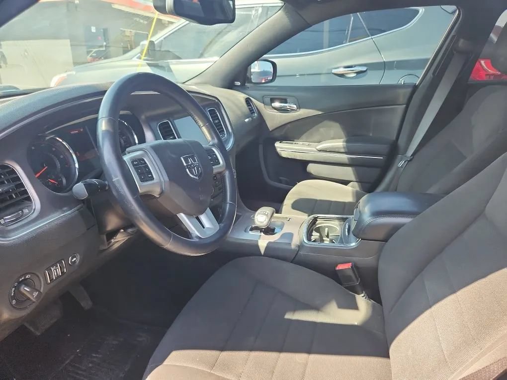 Used 2014 Dodge Charger SXT w/ Driver Confidence Group (AJG) RWD image 4