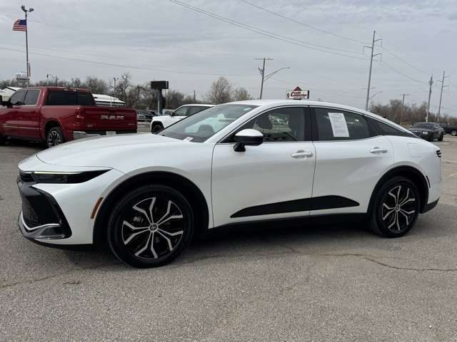 Used 2023 Toyota Crown XLE image 3