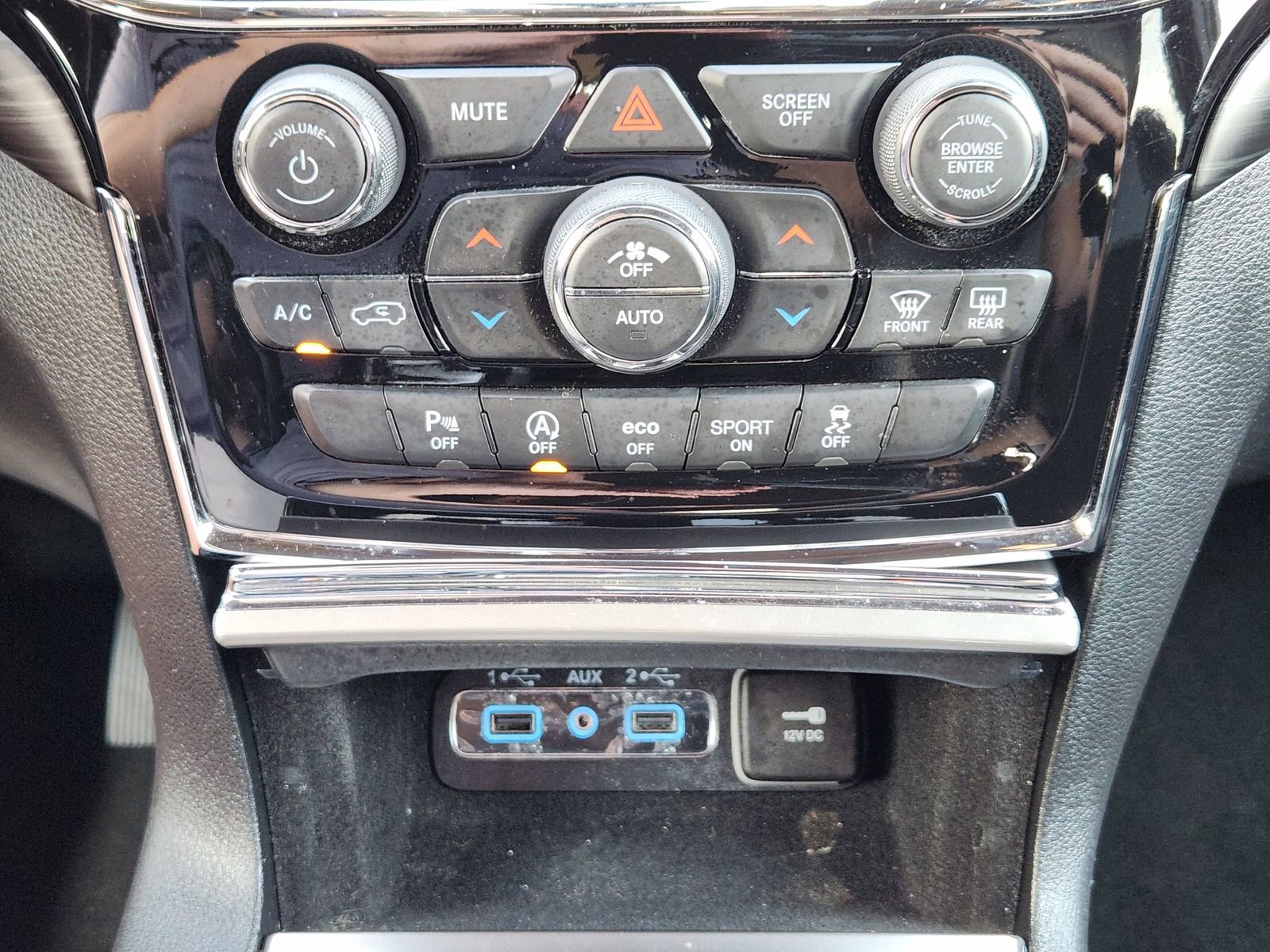 Used 2020 Jeep Grand Cherokee Altitude image 27