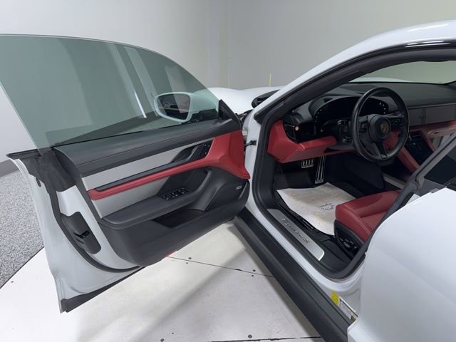 Used 2022 Porsche Taycan 4S image 12