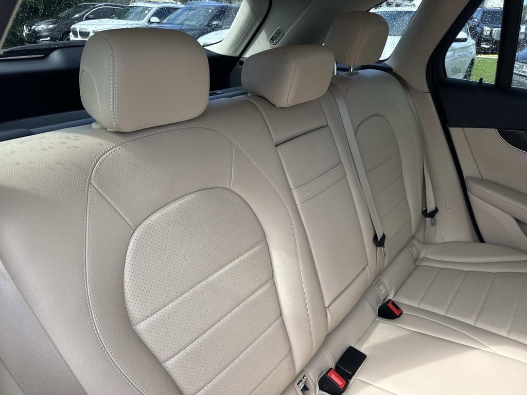 Used 2022 Mercedes-Benz GLC 300 image 11