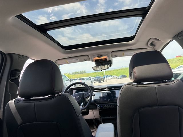 Used 2027 Chevrolet Bolt RS w/ Technology Package FWD image 18