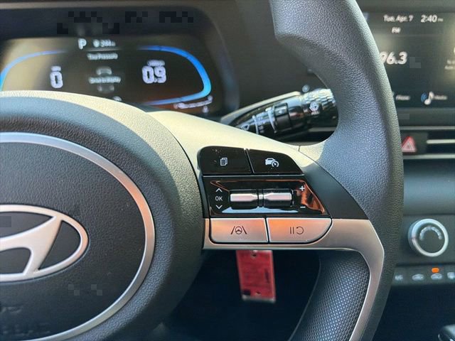 Certified 2025 Hyundai Elantra SE image 20