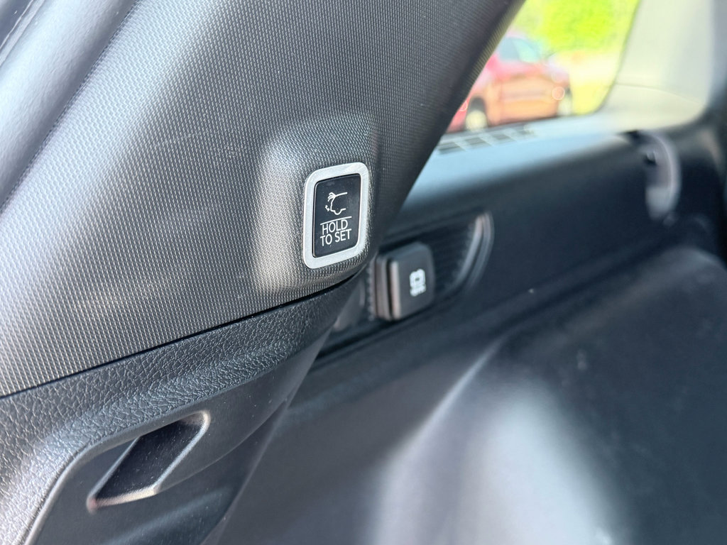 Used 2023 Jeep Grand Cherokee Altitude RWD image 10