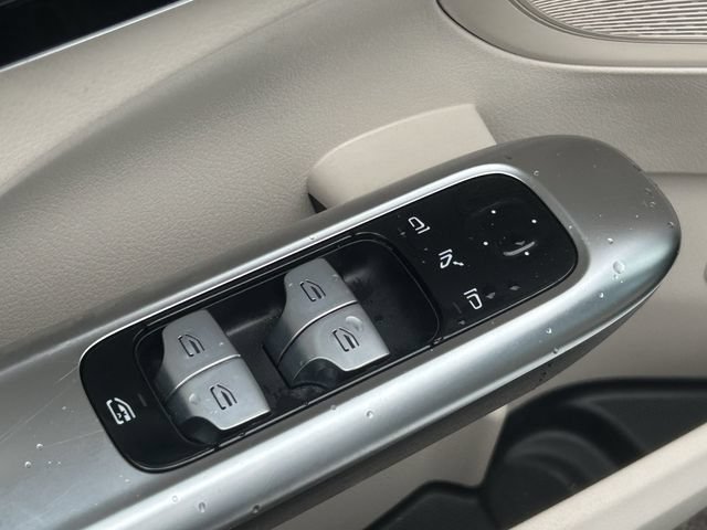 Used 2025 Mercedes-Benz C 300 Sedan image 24