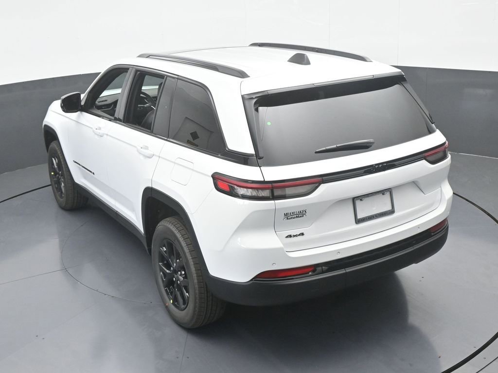 Used 2025 Jeep Grand Cherokee Altitude image 43