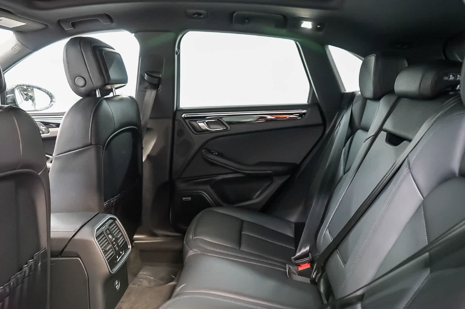 New 2026 Porsche Macan S AWD/4WD image 24