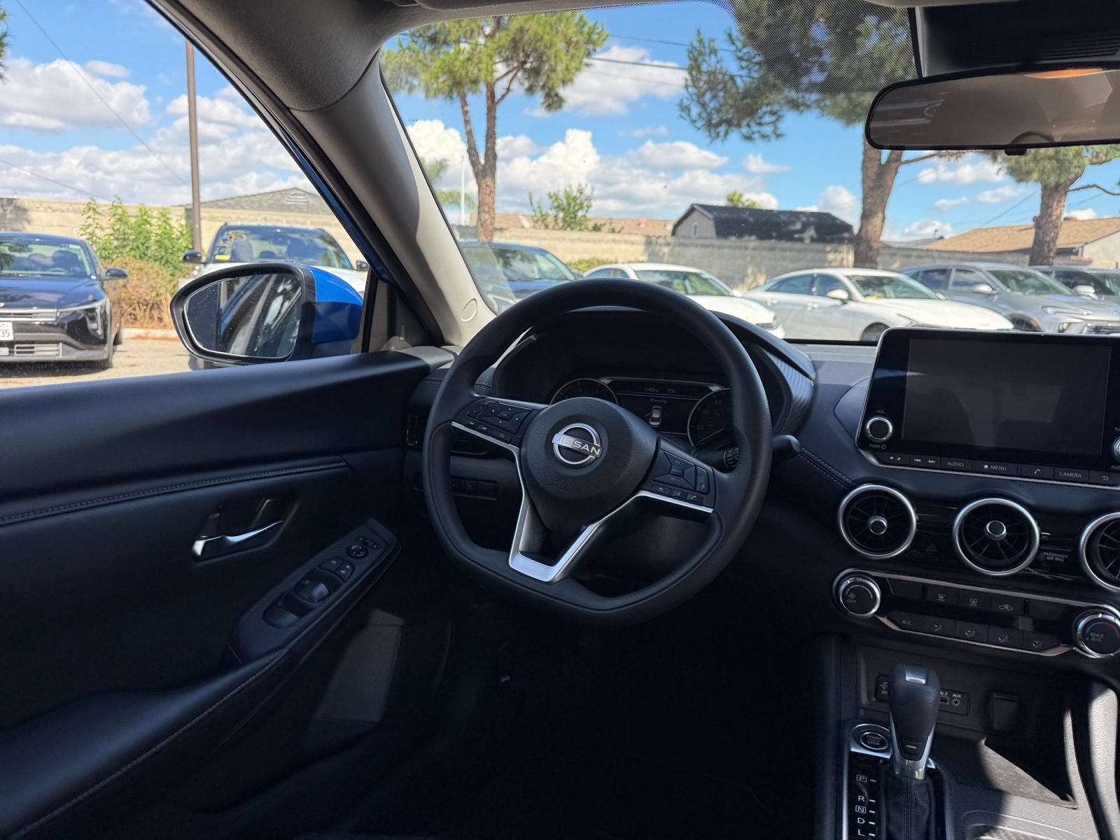 Used 2025 Nissan Sentra SV FWD image 30