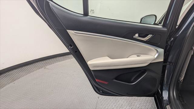 Used 2024 Genesis G70 2.5T image 16