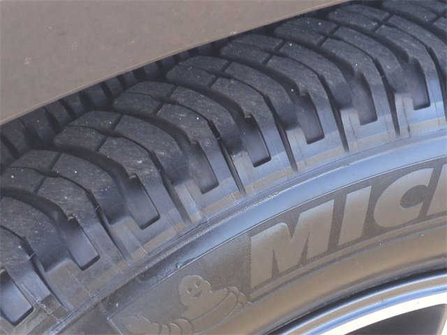 Used 2021 Chevrolet Suburban Z71 w/ Z71 Off-Road Package image 18