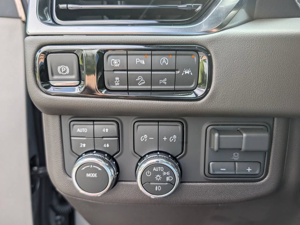 New 2026 GMC Yukon XL Elevation w/ Elevation Premium Package AWD/4WD image 9