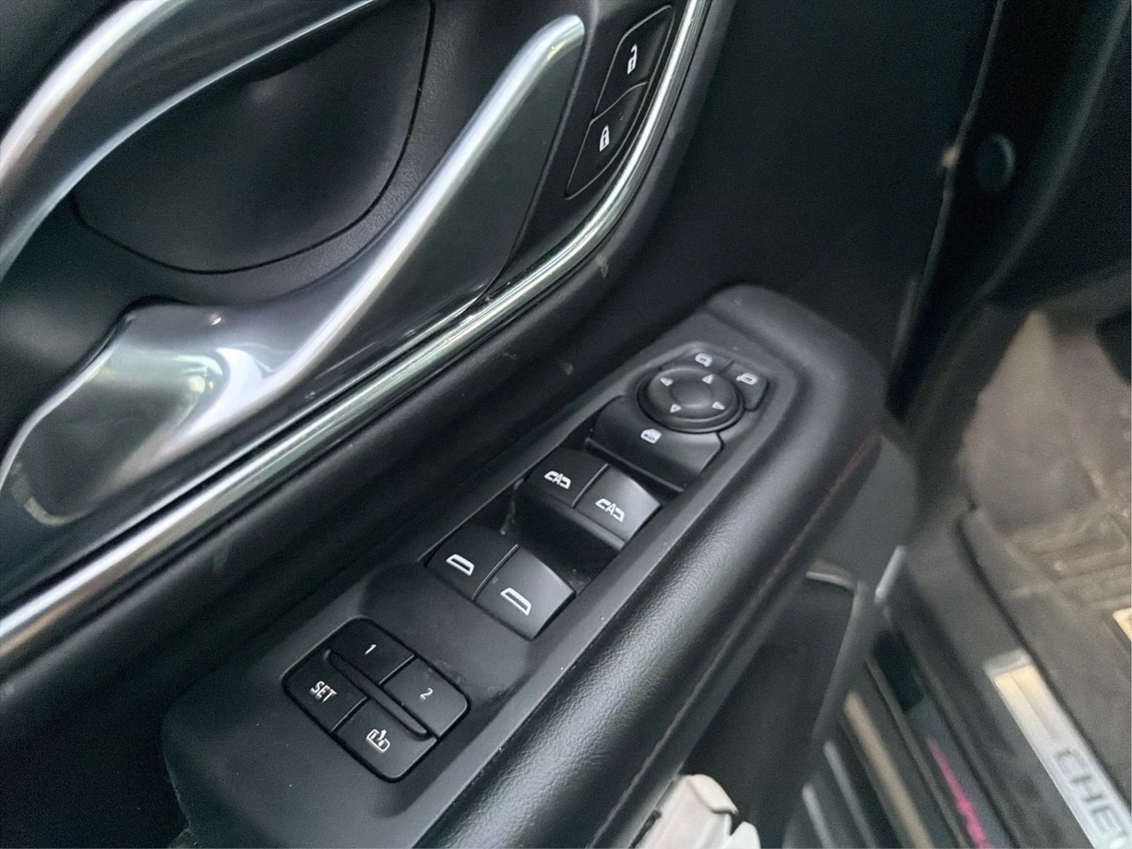 Used 2024 Chevrolet Suburban RST RWD image 25