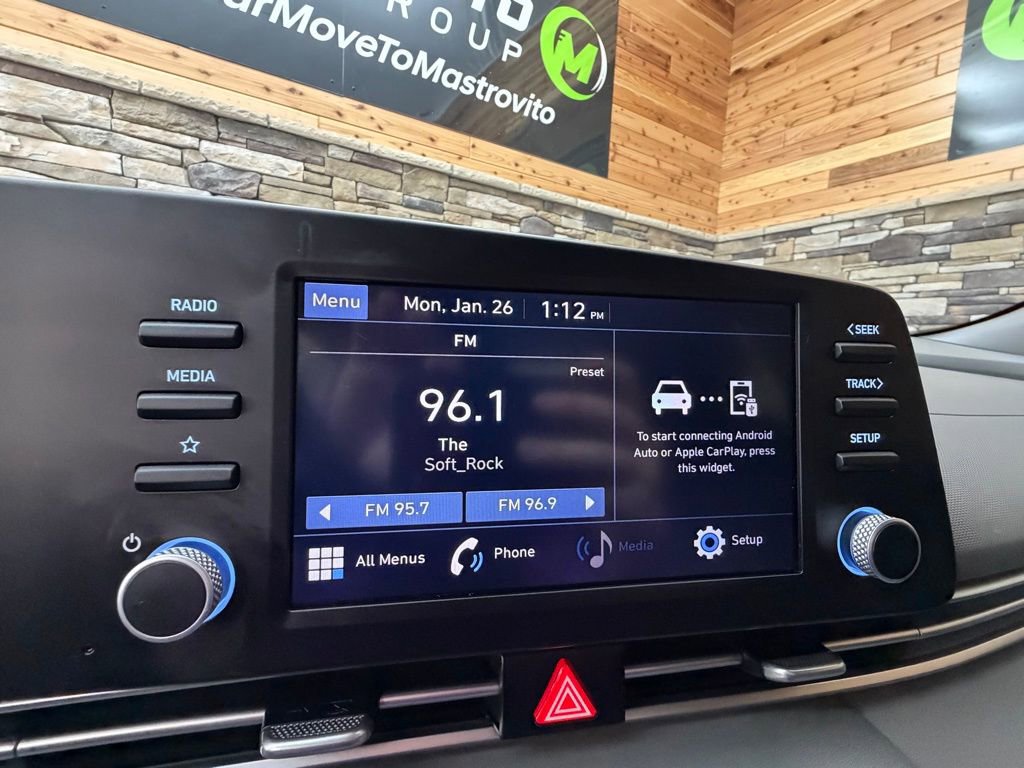 Used 2022 Hyundai Elantra SE image 18