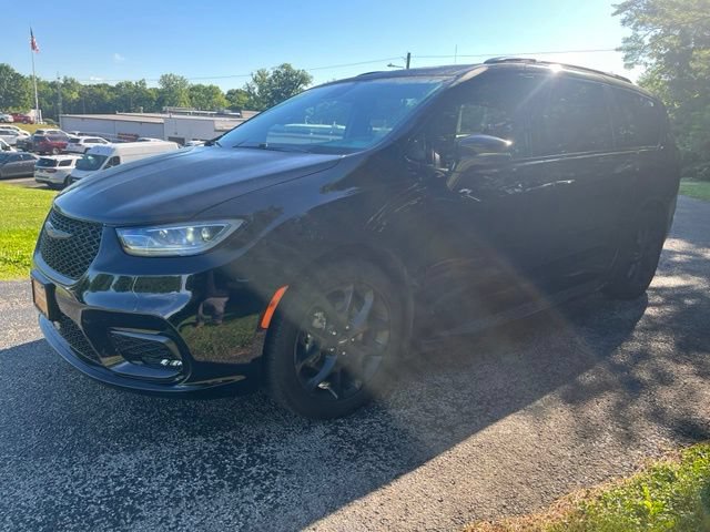 Used 2025 Chrysler Pacifica Limited FWD image 7