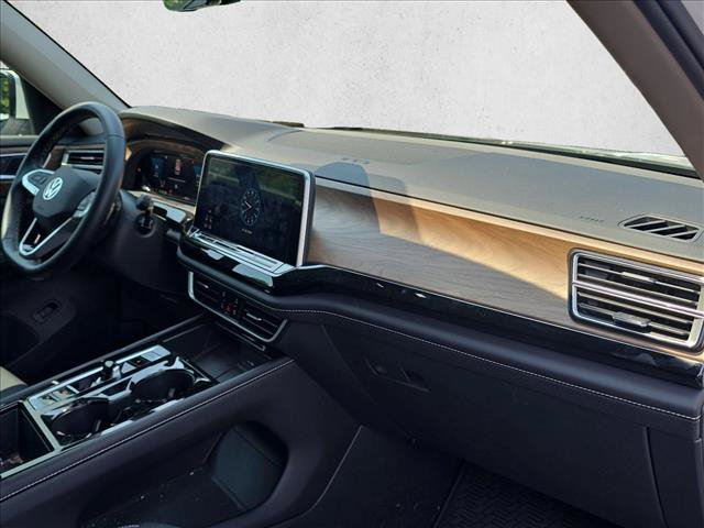 Used 2024 Volkswagen Atlas SE w/ Black Wheel Package FWD image 28