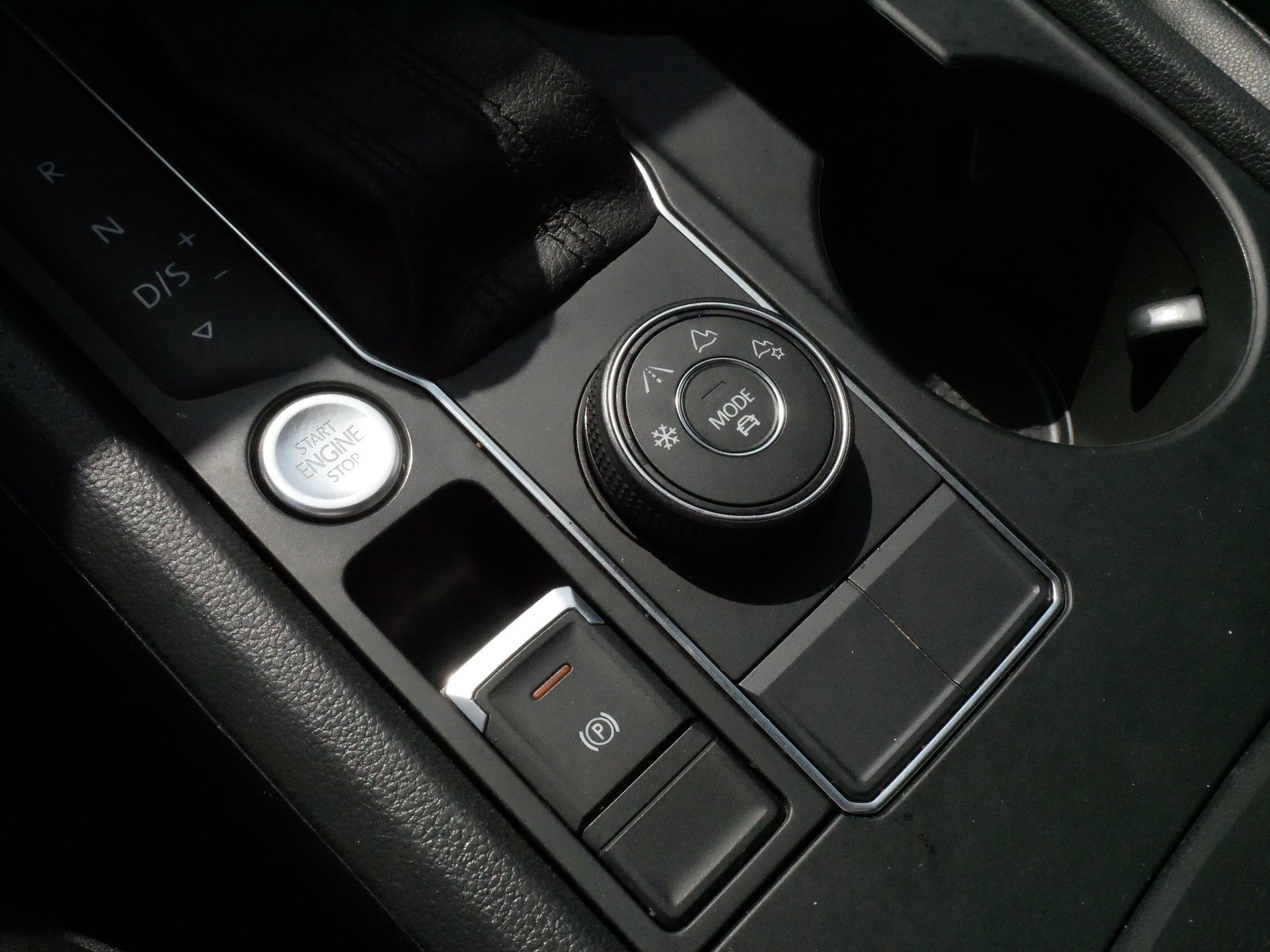 Used 2019 Volkswagen Atlas SE w/ Towing Package AWD/4WD image 29