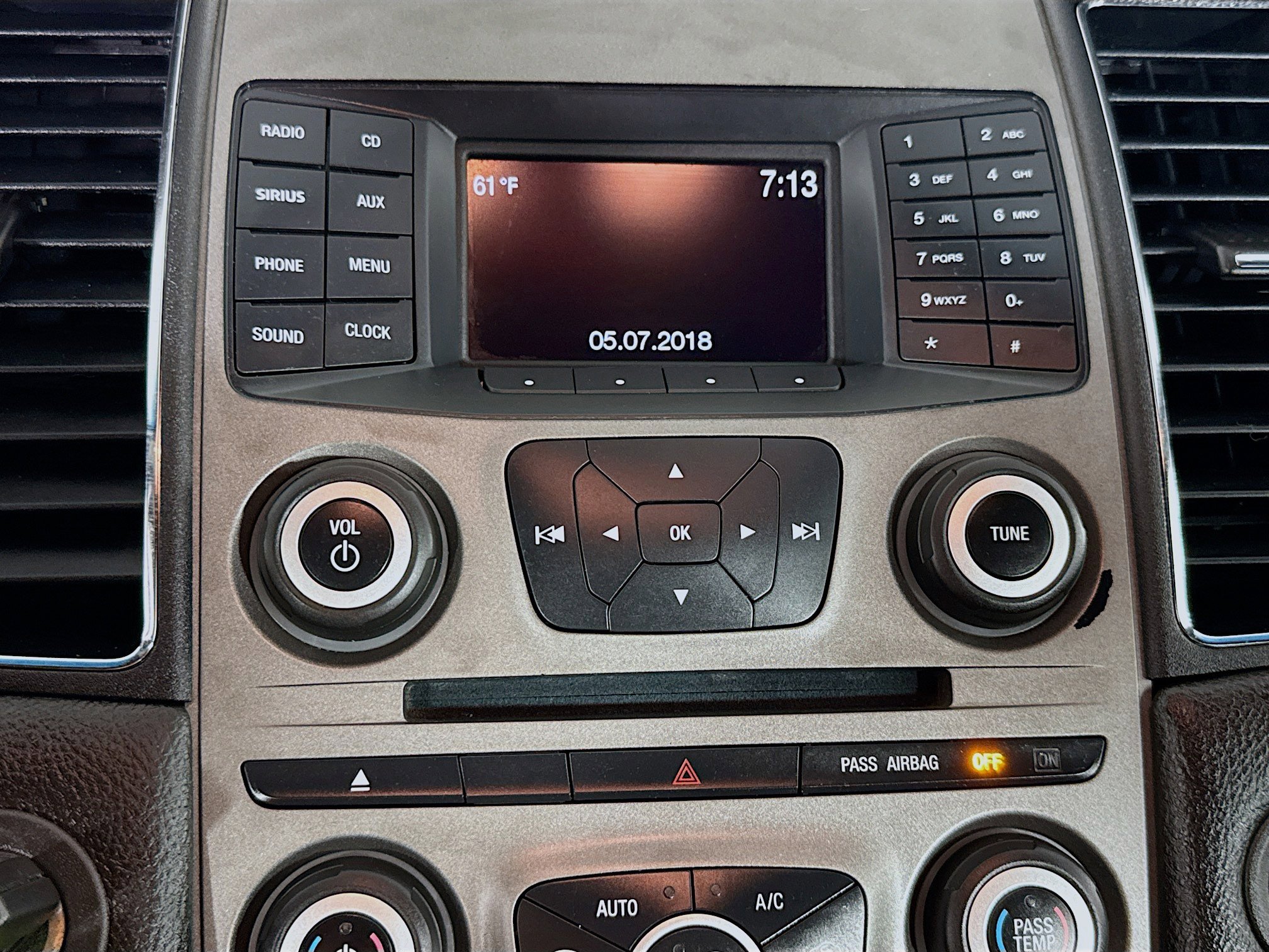 Used 2018 Ford Taurus SEL image 17