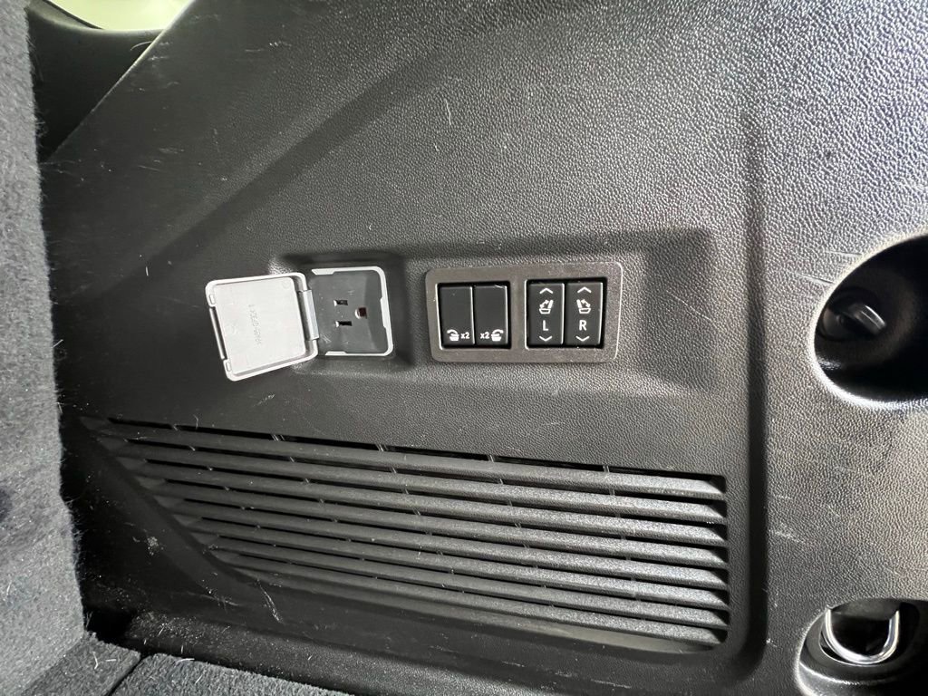 Used 2023 GMC Yukon AT4 image 10