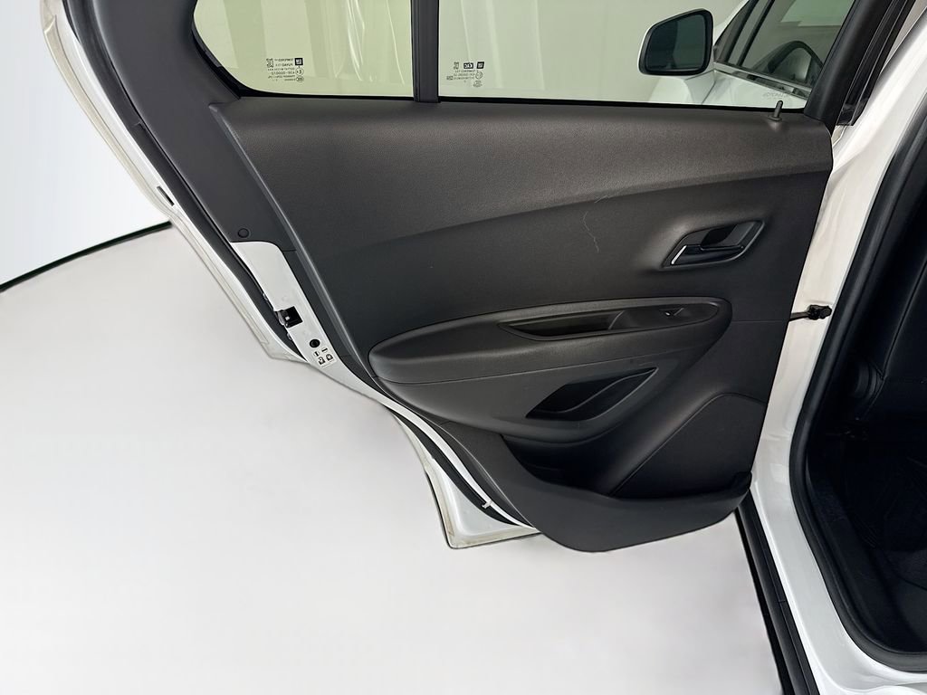 Used 2018 Chevrolet Trax LT w/ LT Convenience Package FWD image 26