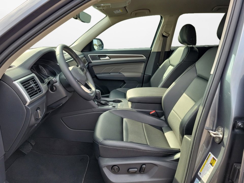 Certified 2021 Volkswagen Atlas SE image 11