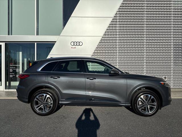 Certified 2025 Audi Q5 Premium AWD/4WD image 3