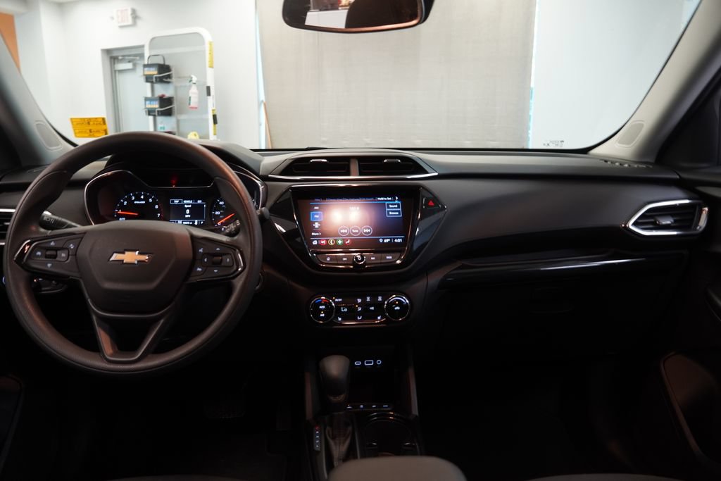 Certified 2023 Chevrolet TrailBlazer LT w/ LPO, Blackout Package AWD/4WD image 9