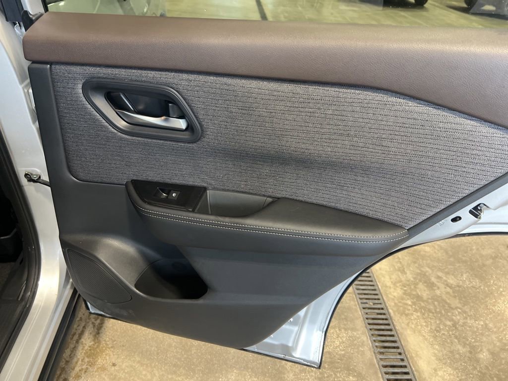 Certified 2023 Nissan Rogue SV image 16