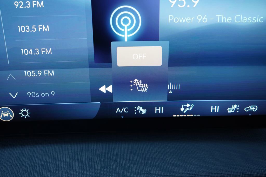 Certified 2025 Buick Enclave Preferred image 29