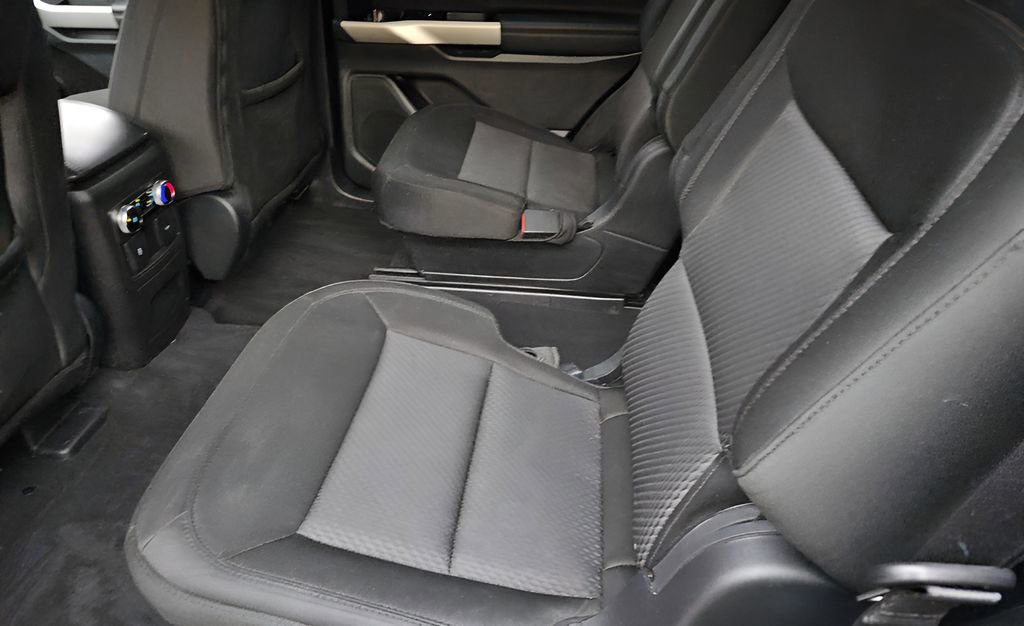 Used 2023 Ford Explorer XLT image 10