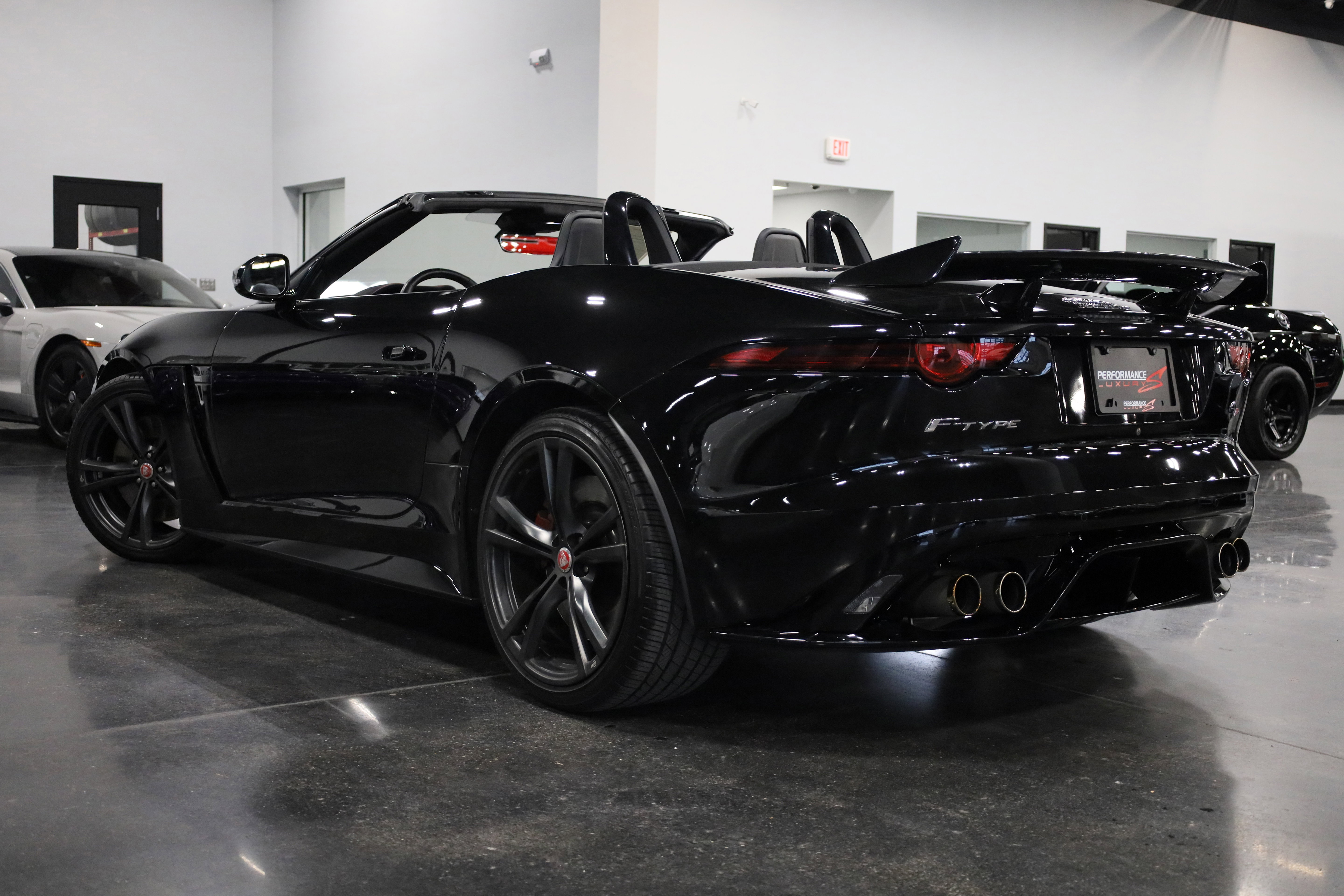 Used 2020 Jaguar F-TYPE SVR image 4