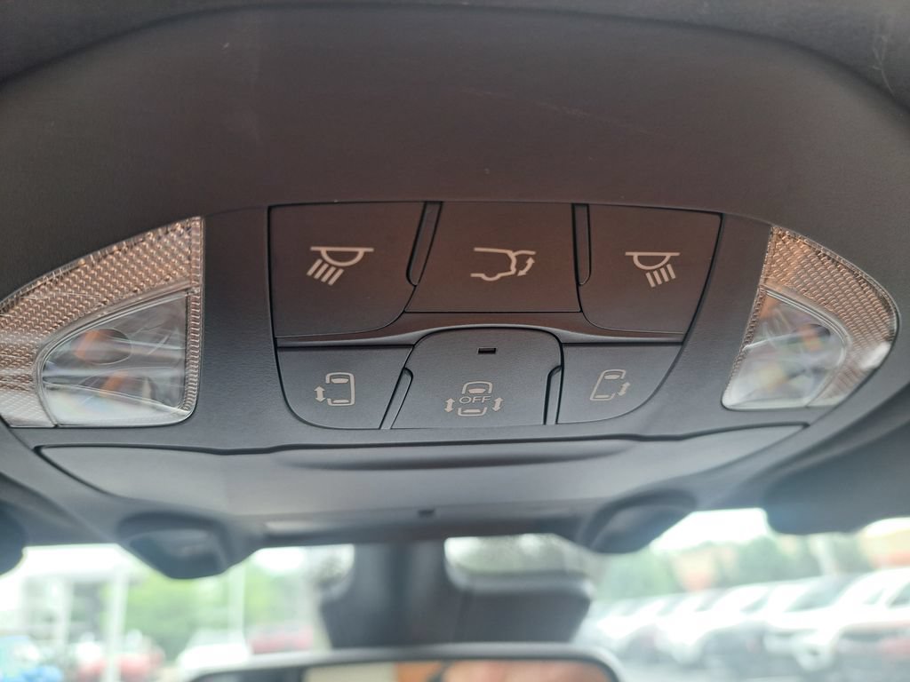 Used 2023 Chrysler Pacifica Pinnacle FWD image 23