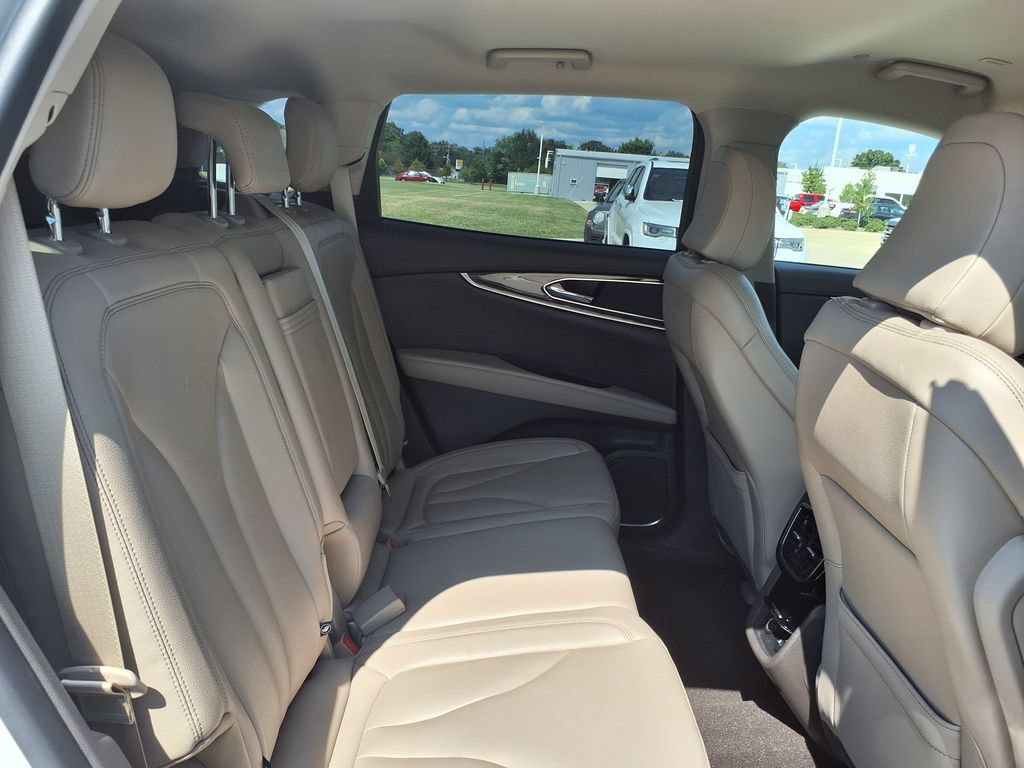 Used 2022 Lincoln Nautilus FWD w/ Premium Package image 21