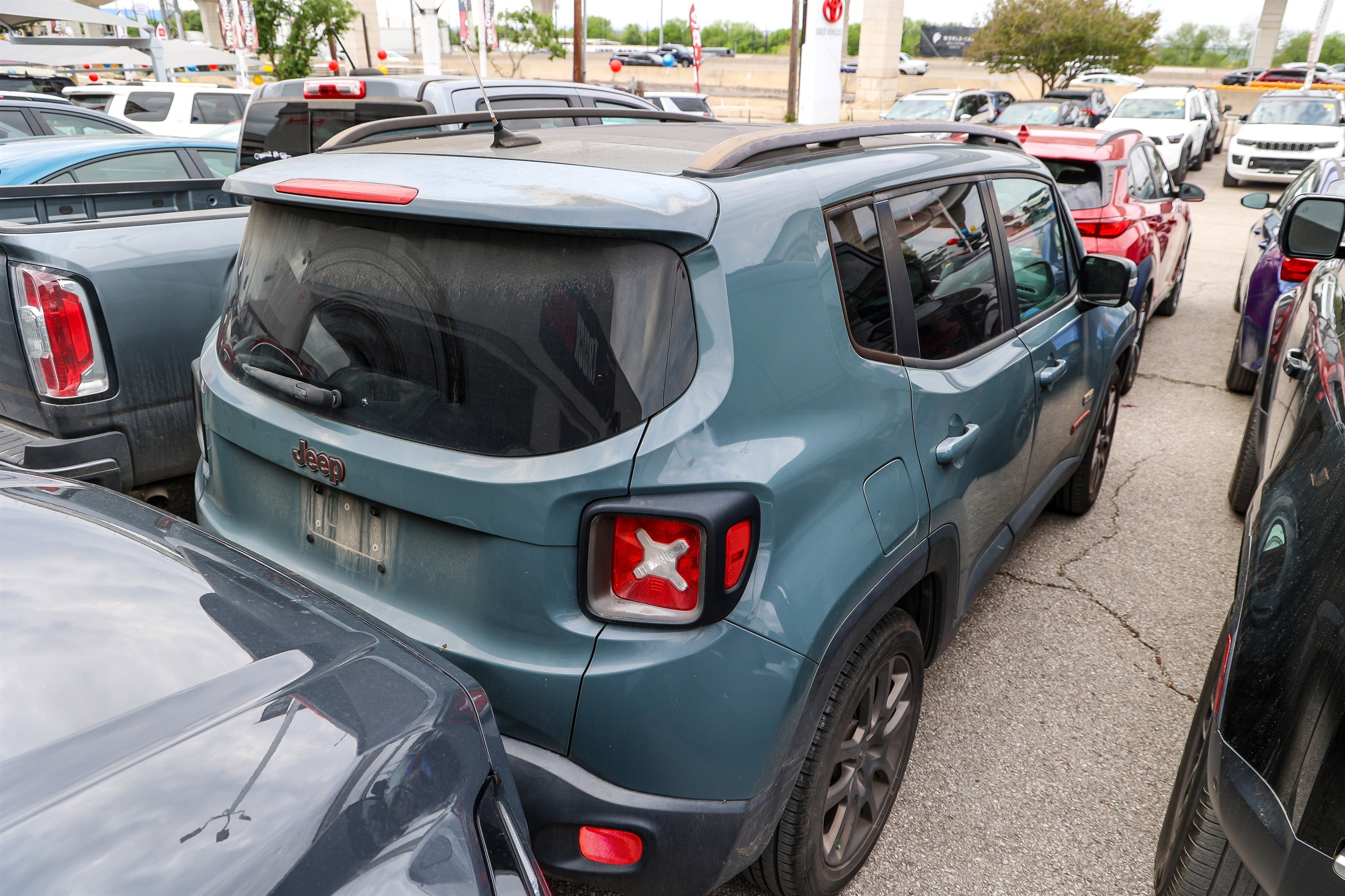 Used 2016 Jeep Renegade 75th Anniversary image 9