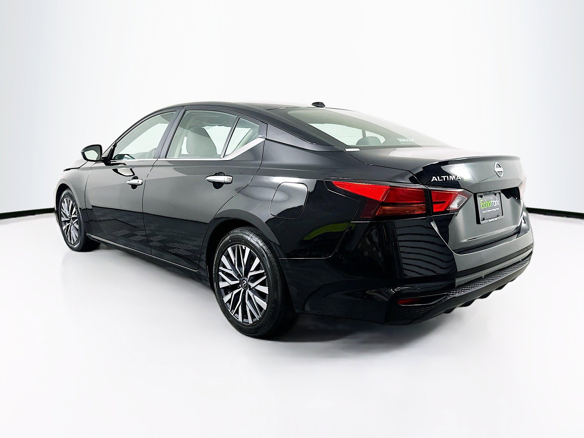 Used 2025 Nissan Altima 2.5 SV image 5