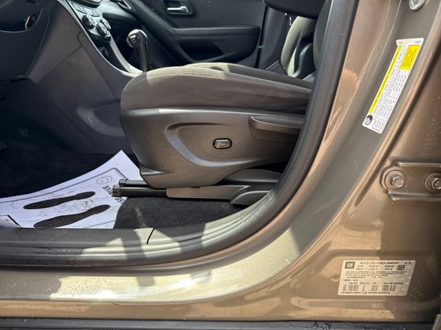 Used 2020 Chevrolet Trax LS w/ Tint and Cruise Package FWD image 19