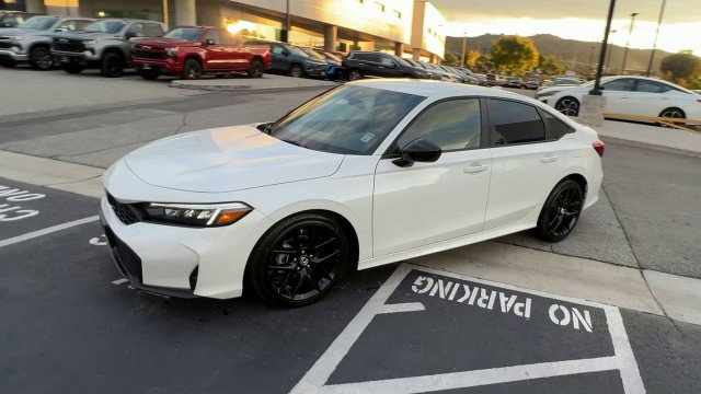 Used 2025 Honda Civic Sport image 4