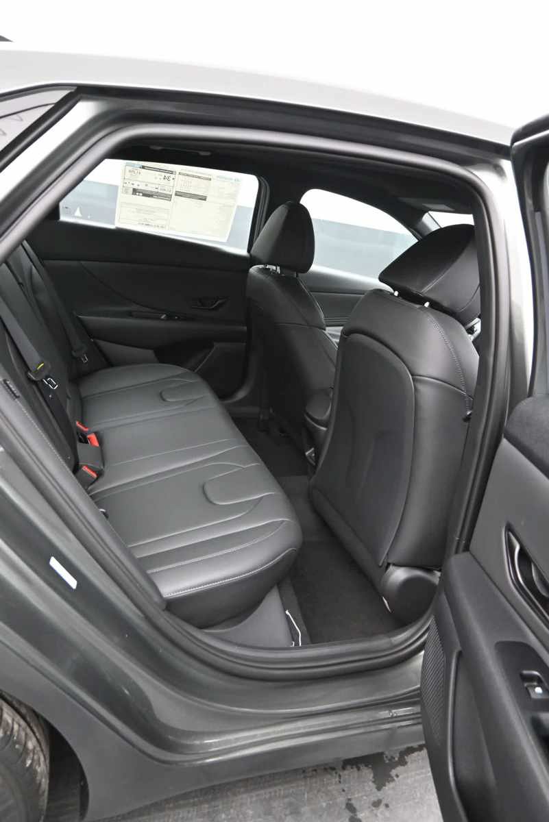 New 2026 Hyundai Elantra SEL Sport FWD image 12